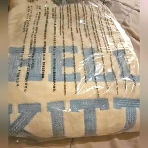 Hello Kitty x Forever 21 Sweater NIP